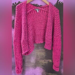 Urban Outfitters 
Women’s Large
Cropped Open Sweater